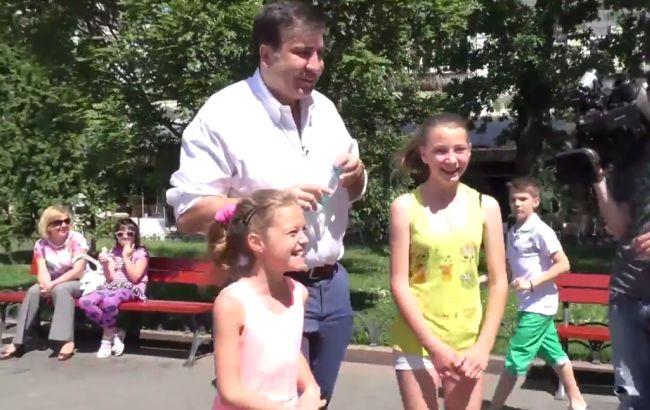 Саакашвили пообщался с жителями на улицах Одессы
