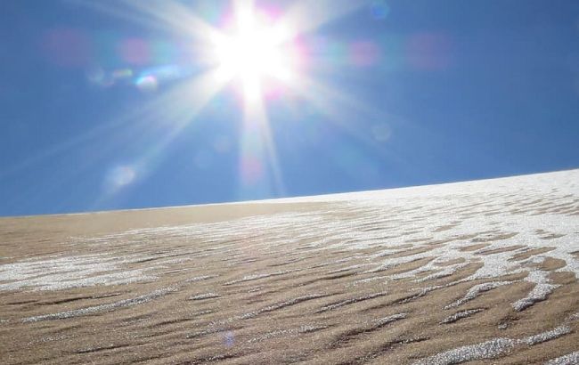 У Сахарі випав сніг: фото та відео з найбільшої спекотної пустелі