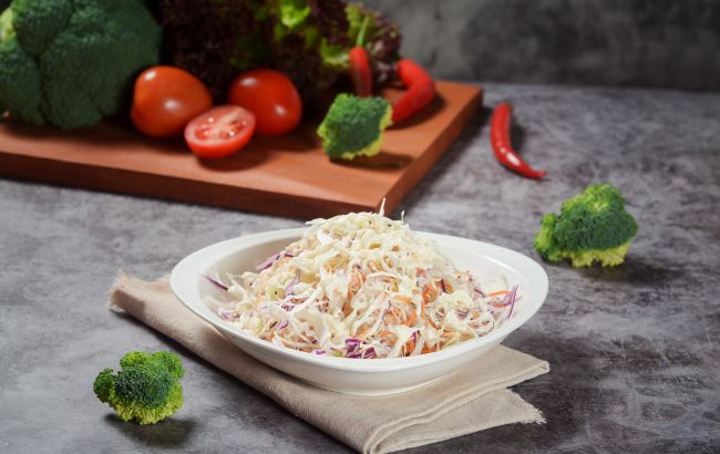 Які салати з капусти необхідно їсти взимку: містять багато вітамінів та корисних речовин