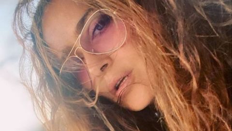 54-летняя Сальма Хайек показала честное селфи без макияжа: такая же красивая?