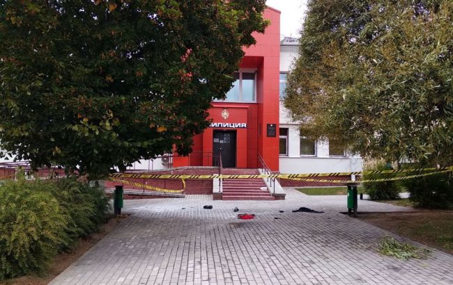 У Білорусі чоловік вчинив самоспалення біля відділення міліції