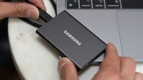 Можно носить как часы. Samsung представила концепт гибкого смартфона-браслета (фото)