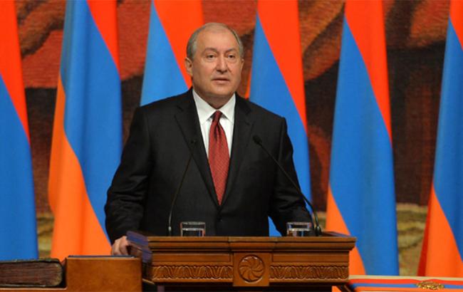 Президент Вірменії починає консультації з парламентськими і позапарламентськими силами