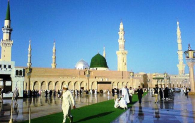В результата взрыва в мечети в Саудовской Аравии погибли 17 человек