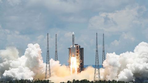 Китай запустив першу місію на Марс