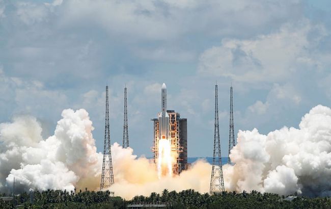 Китай запустив першу місію на Марс