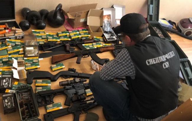 В Одесі СБУ викрила угруповання контрабандистів зброї