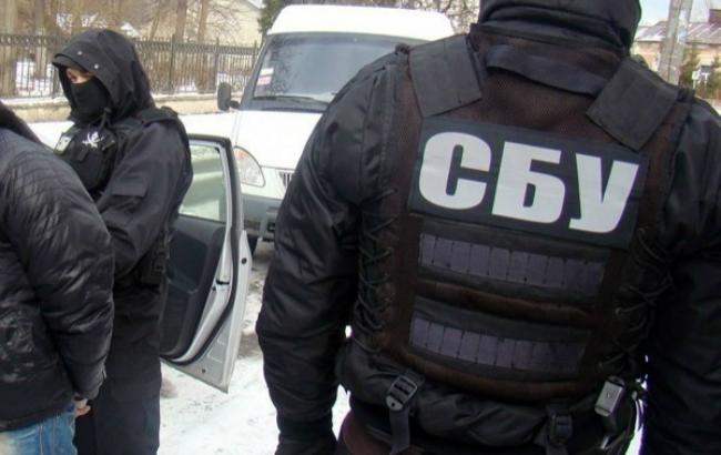 В Киеве на взятке в 100 тыс. гривен задержан чиновник ГМС