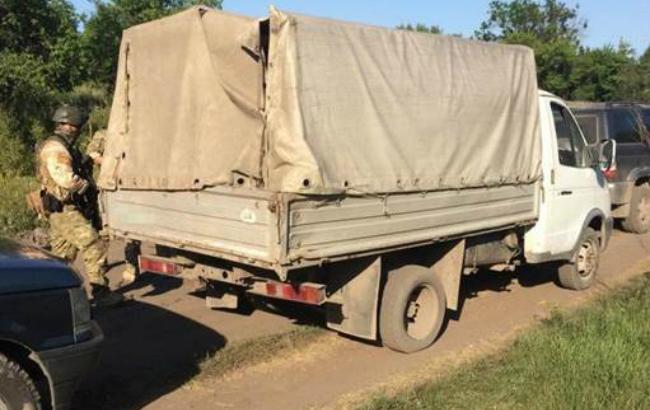 У Донецькій обл. на блокпосту затримано мікроавтобус із запчастинами для військової техніки і медикаментами, - СБУ