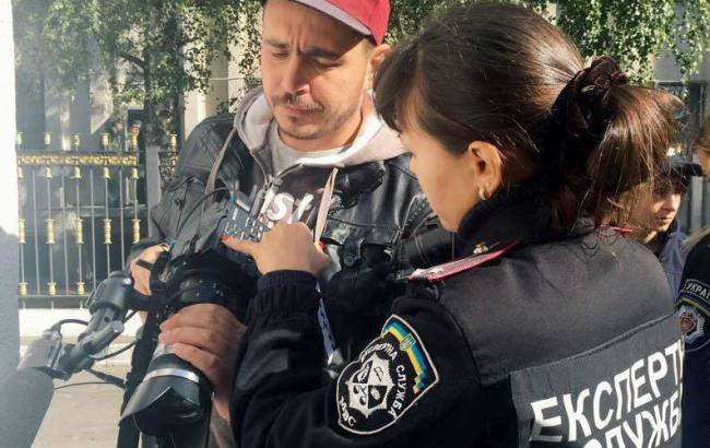 Прокуратура порушила справу за фактом затримання СБУ журналістів у Києві