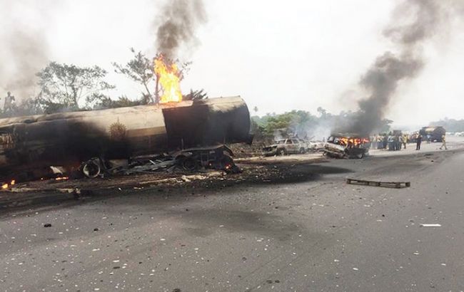 У Нігерії потрапив в аварію пасажирський автобус, є загиблі