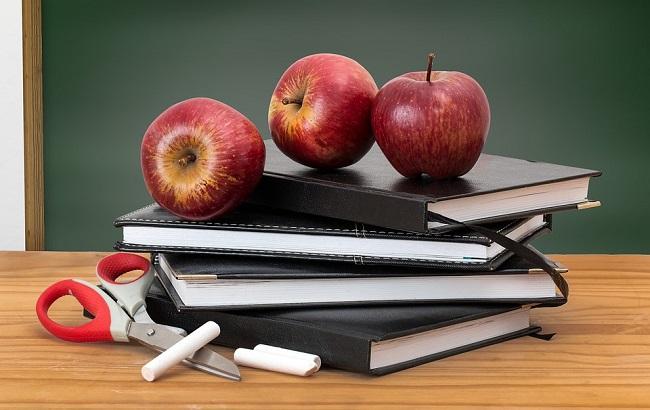 Коли в Україні святкують День вчителя: дата