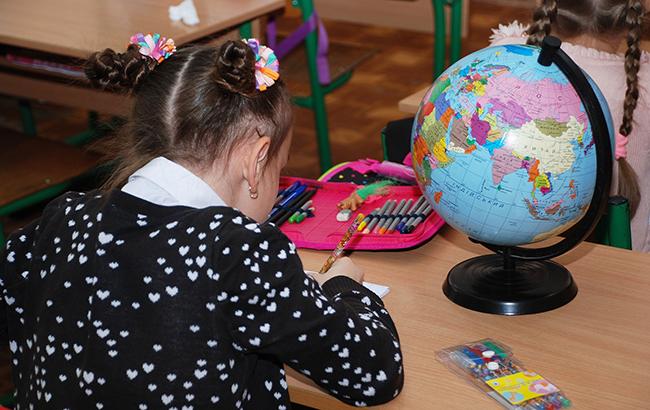 "Підійди і мене за попу ущипни": мережа в шоці від вчительки російської мови у дніпровській школі