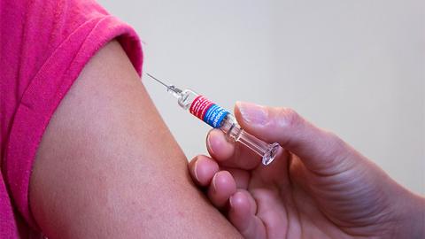 "Бувають маніпуляції": лікар розповів, чи будуть в Україні штрафуватимуть за відмову від вакцинації