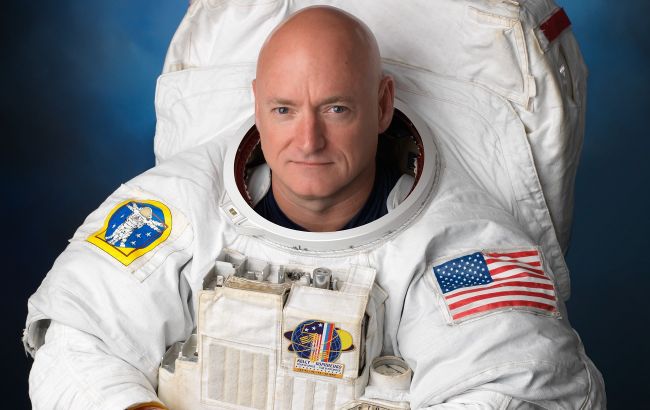 Американський астронавт Скотт Келлі відмовився від нагороди, яку отримав від президента РФ