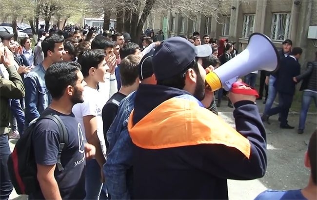 В Армении произошли столкновения между митингующими и полицией