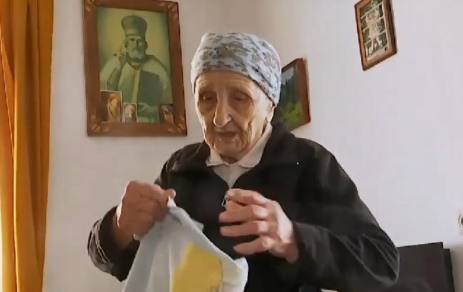 Сідає на шпагат: 93-річна українка потрапила в Книгу рекордів (відео)