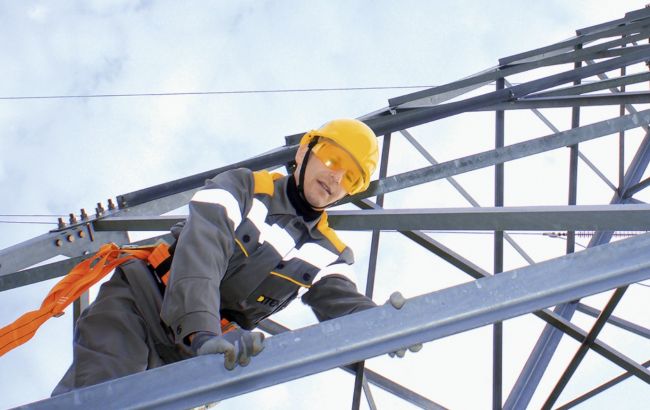 За два дня ДТЭК вернул свет 36 тысячам семей после обстрелов