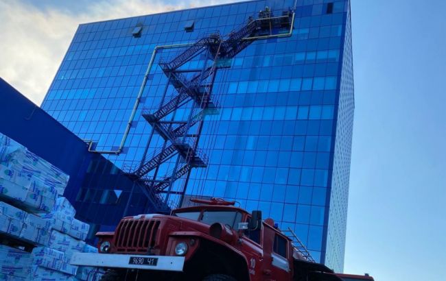 В адмінбудівлі "Епіцентру" в Києві сталась пожежа