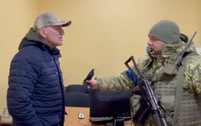 Плата за зраду: українські прикордонники вручили послу Білорусі "30 срібняків" (відео)