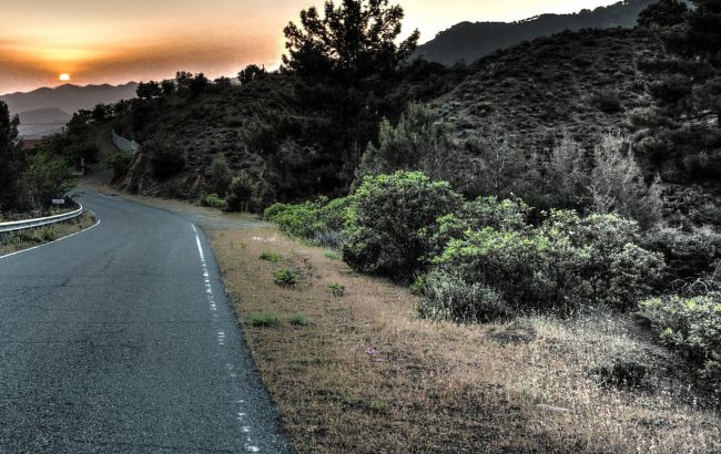 В Пакистане автобус попал под обвал на горной дороге, погибли 16 человек