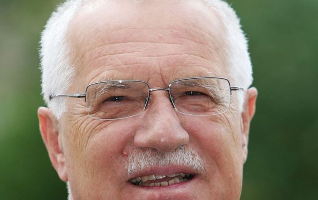 Екс-президента Чехії оштрафували через неправильне носіння маски