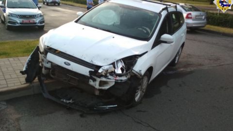 У Мінську чоловік на автомобілі штурмував посольство Росії