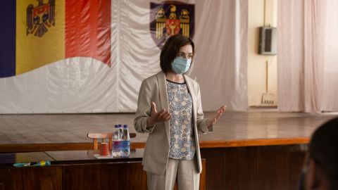 Санду набирает больше голосов чем Додон на президентских выборах в Молдове