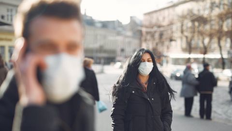 За неделю от COVID-19 умерло рекордное количество людей