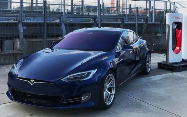 Tesla приостановила продажу авто за биткоины, после этого он упал на 17%