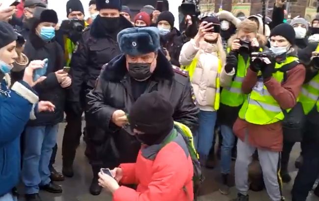 Для безопасности: в РФ объяснили задержание ребенка на протестах в Москве