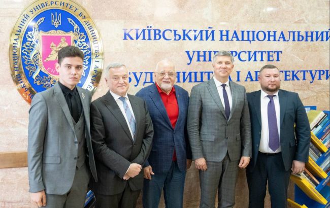 Книги из Европы – в Киеве. Украинские студенты получили тысячи экземпляров европейской литературы