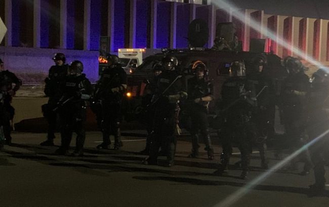 "Посчитайте каждый голос": полиция начала задерживать протестующих в США
