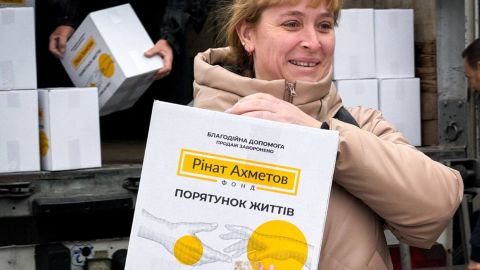 Переселенцы из Марьинской громады в Павлограде получают помощь от Фонда Ахметова