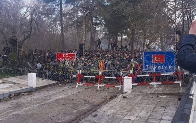 Турция получит поддержку, если перестанет шантажировать ЕС мигрантами, - Еврокомиссар