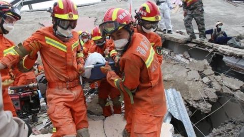 Число жертв обрушения отеля в Китае резко возросло