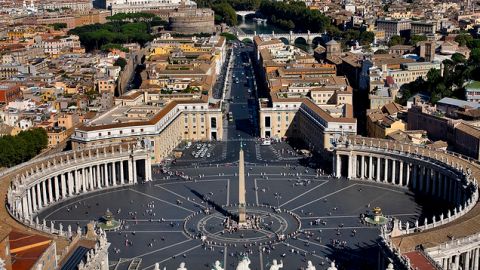 Ватикан закроет Площадь Святого Петра для туристов из-за коронавируса
