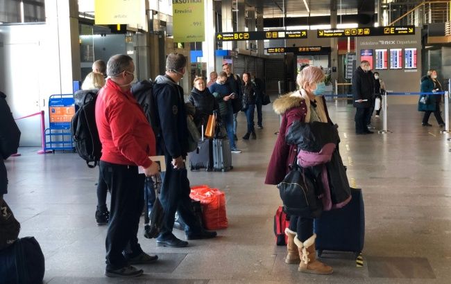 В Украину из Латвии прибыл авиарейс с эвакуированными украинцами