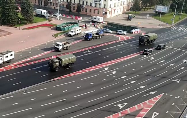 У Мінськ перед початком акцій протесту стягують військову техніку