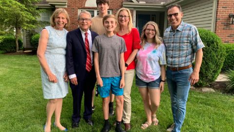 Миллион долларов за прививку: в США объявили победителя первой лотереи вакцинации