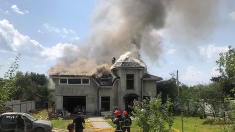 ​​В Ивано-Франковской области легкомоторный самолет упал на дом, погибли четыре человека