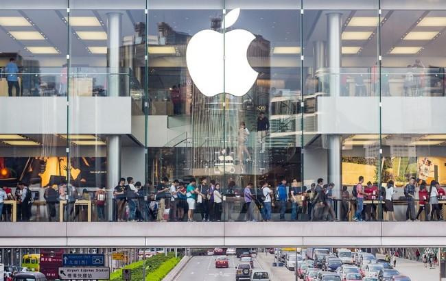 Тонкий юмор: Huawei сделала покупателям новых iPhone необычный подарок (фото)