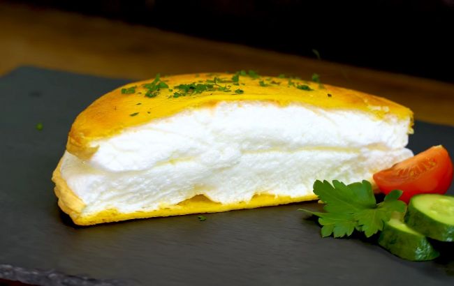 Готовим самый пышный омлет Пуляр всего за 10 минут: в ресторане блюдо стоит 1000 грн