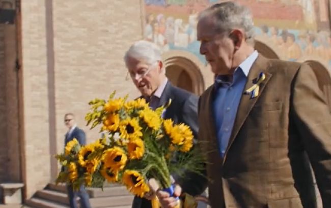 Буш і Клінтон відвідали українську церкву в США, щоб продемонструвати солідарність