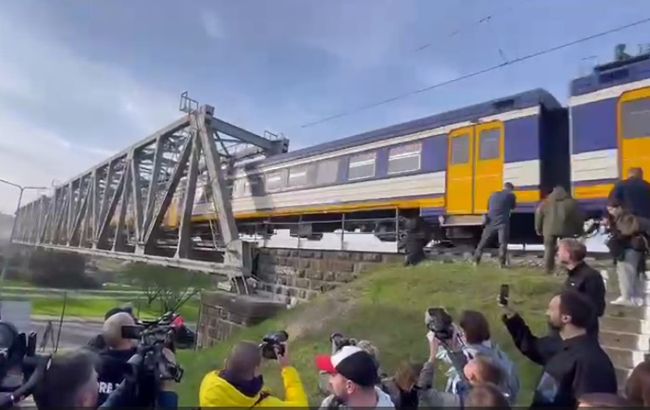 В Ірпені відновили залізничний міст