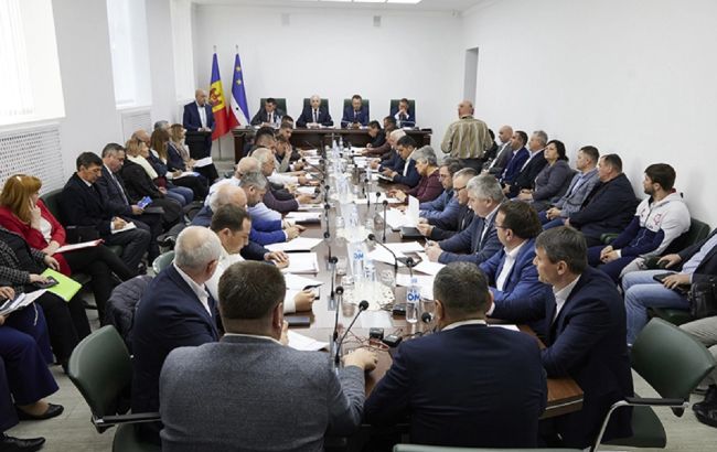 Депутати Гагаузії дозволили носити георгіївську стрічку 9 травня, попри заборону у всій Молдові
