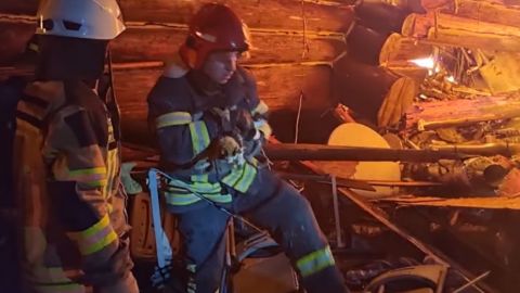 У Харкові врятували кошеня на палаючих руїнах готелю: вижив дивом після удару російської ракети