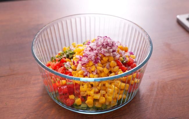 Найсмачніший салат із кукурудзою: мало хто знає про такий рецепт