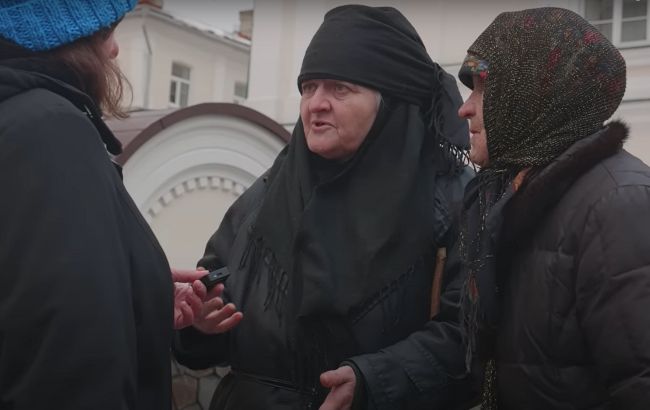 У Почаєві парафіяни УПЦ МП вважають, що Путін - їх правитель, а ракети по Україні запускає Бог