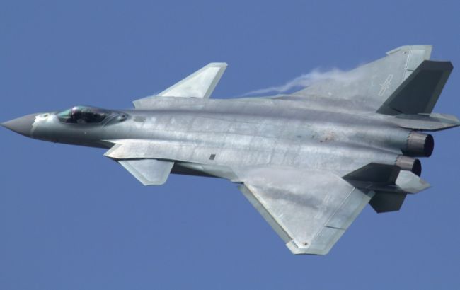 Более 10 китайских военных самолетов вошли в зону ПВО Тайваня